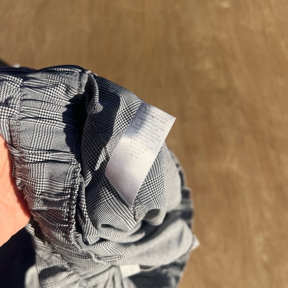 athleta stretchy plaid skyline pant w pockets, belt + paperbag waist grey size 8 - Picture 6 of 8